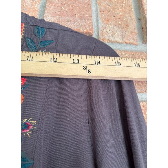 Bohemian Style Gray Tunic Dress With Embroidered Floral Details & Balloon Sleeve - Picture 5 of 10